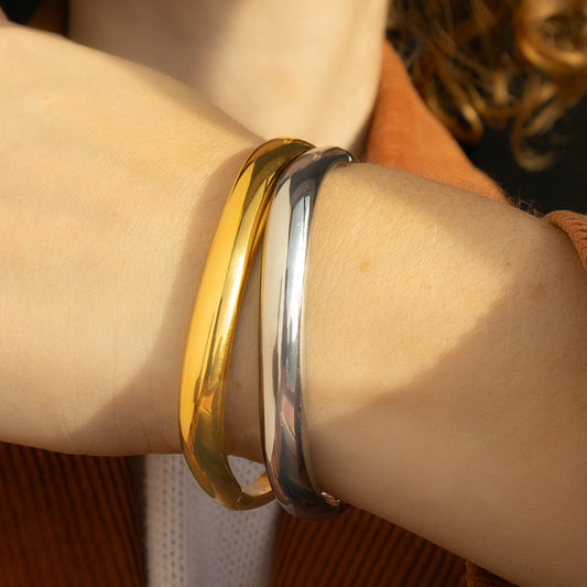 Gold or Silver Tone Stainless Steel Clicker Bangle