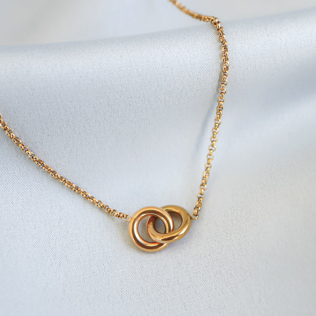 Non Tarnish Linked Rings Infinity Necklace