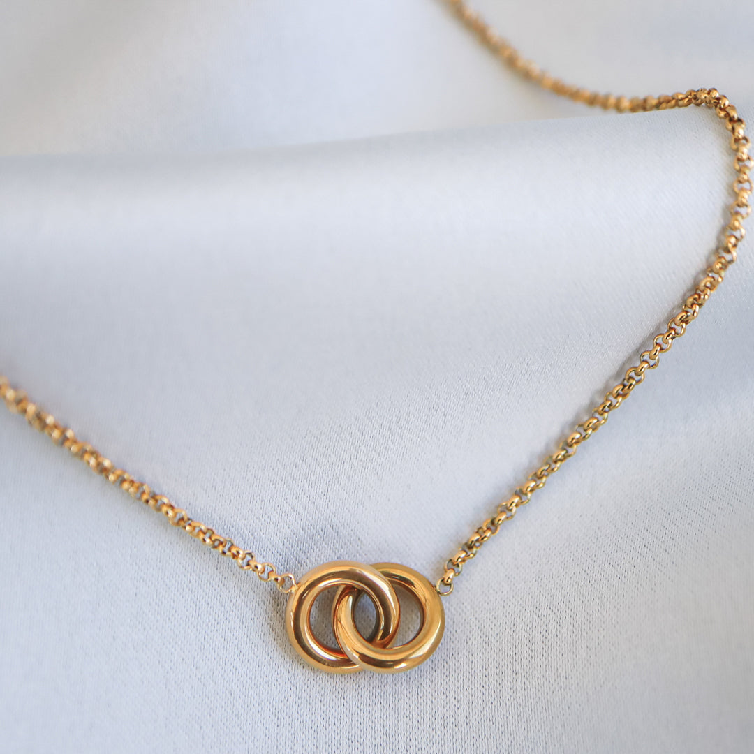 Non Tarnish Linked Rings Infinity Necklace