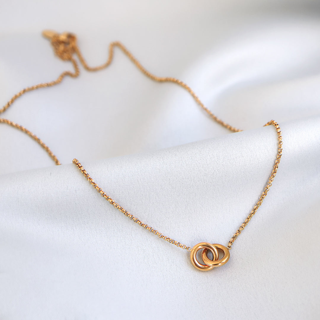 Non Tarnish Linked Rings Infinity Necklace